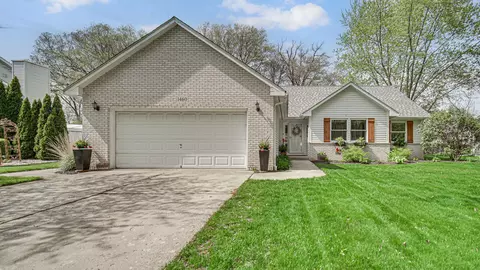 1460 Admiral Dr, Chesterton, IN 46304