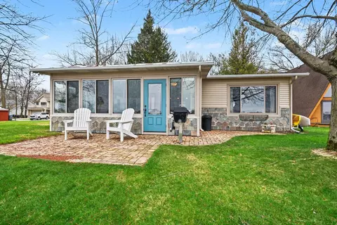 5940 E George St, Syracuse, IN 46567