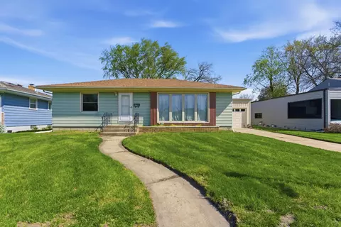 2833 Parkway Dr, Highland, IN 46322