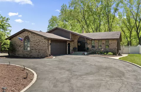 1148 Tamarack Pl, Munster, IN 46321