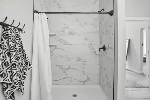 Bath - 9610 N Centennial Dr #206, Munster, IN 46321 photo 3 of 5