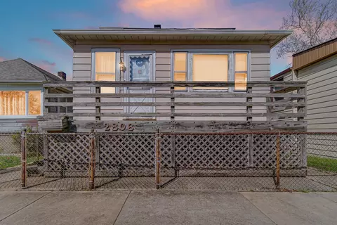 2806 Schrage Ave, Whiting, IN 46394