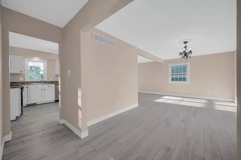 1602 Carriage Dr, Valparaiso, IN 46383