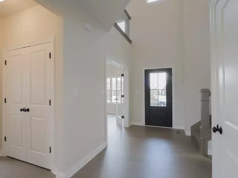 Entry Way - 505 Meadow Brooke Ln, Dyer, IN 46311 photo 2 of 7