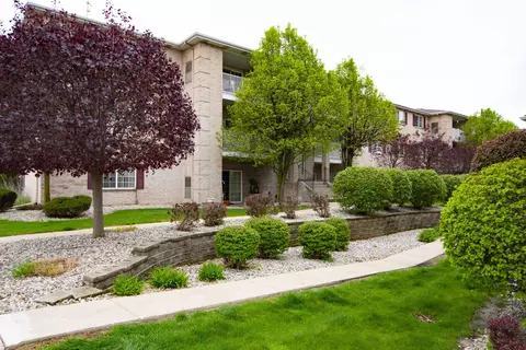 2009 W 75th Pl, Merrillville, IN 46410