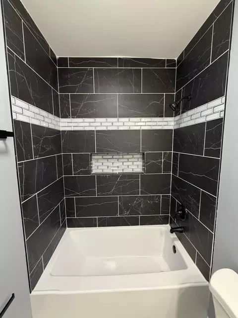 Bath - 132 W 43rd Ave, Gary, IN 46408 photo 2 of 4