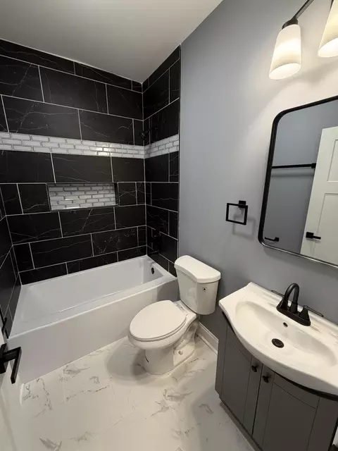 Bath - 132 W 43rd Ave, Gary, IN 46408 photo 1 of 4