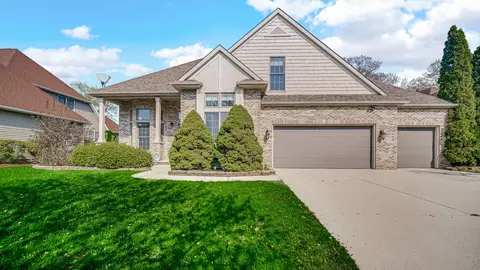 83 Scotscraig Dr, Valparaiso, IN 46385