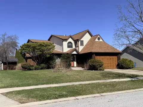 Exterior - 1604 W 99th Pl, Crown Point, IN 46307 photo 2 of 5