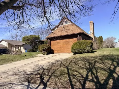 Exterior - 1604 W 99th Pl, Crown Point, IN 46307 photo 3 of 5