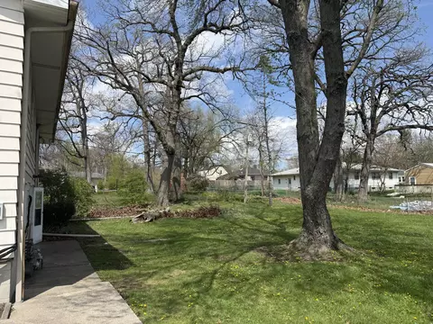 5625 Massachusetts St, Merrillville, IN 46410