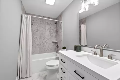 Bath - 109 Potomac Dr, Dyer, IN 46311 photo 1 of 2