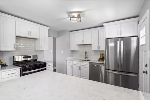Kitchen - 109 Potomac Dr, Dyer, IN 46311 photo 3 of 3