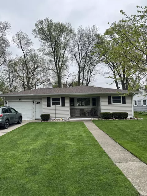 35 Cleveland Ter, Hobart, IN 46342