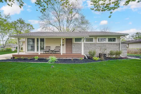 718 S Main St, Crown Point, IN 46307