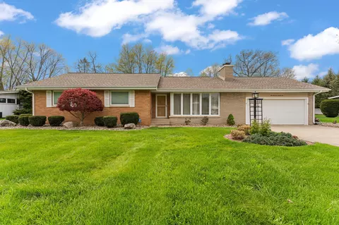 136 Country Club Dr, La Porte, IN 46350