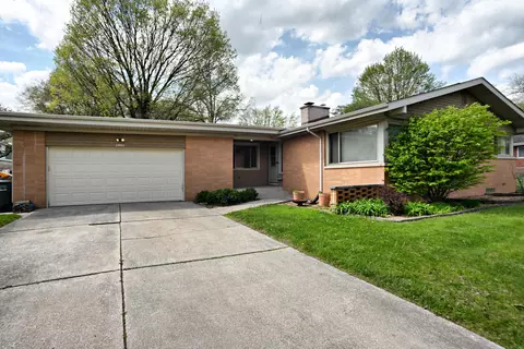 2405 Linden Dr, Valparaiso, IN 46383