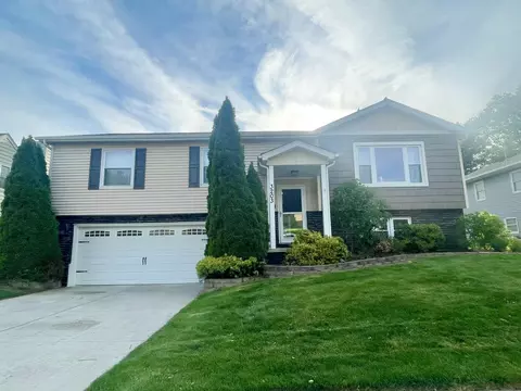 3203 Parker Dr, Valparaiso, IN 46383