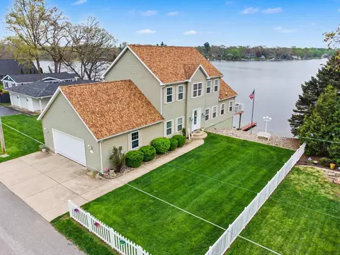 107 Lakeview Dr #A, Walkerton, IN 46574