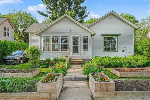 819 E Jefferson St, Valparaiso, IN 46383