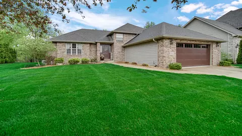 10621 Erie Dr, Crown Point, IN 46307