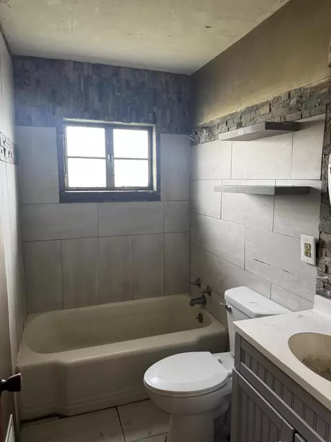 Bath - 309 Matthews St, Gary, IN 46406 photo 2 of 2