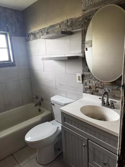 Bath - 309 Matthews St, Gary, IN 46406 photo 1 of 2