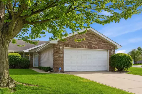 1257 W 84th Ln, Merrillville, IN 46410