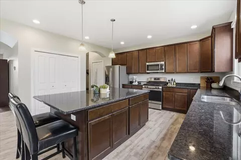 Kitchen - 8123 W 102nd Ave, Saint John, IN 46373 photo 3 of 4