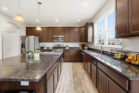Kitchen - 8123 W 102nd Ave, Saint John, IN 46373 photo 4 of 4