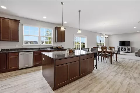 Kitchen - 8123 W 102nd Ave, Saint John, IN 46373 photo 2 of 4