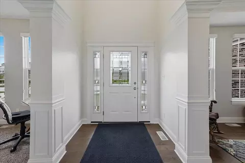 Entry Way - 8123 W 102nd Ave, Saint John, IN 46373 photo 2 of 9