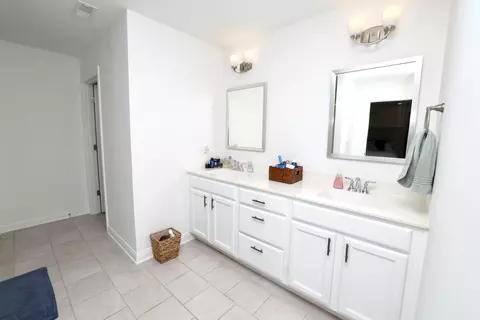 Bath - 11555 Newton St, Crown Point, IN 46307 photo 3 of 4