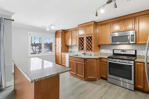 Kitchen - 2545 E Lakeshore Dr #A71, Crown Point, IN 46307 photo 2 of 3
