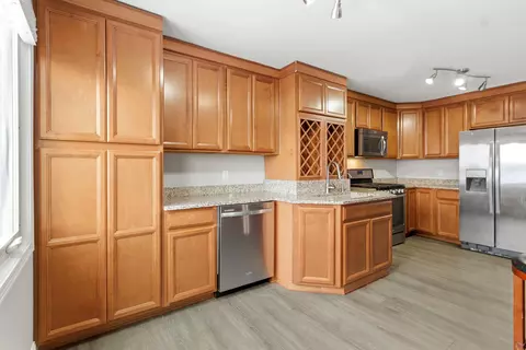 Kitchen - 2545 E Lakeshore Dr #A71, Crown Point, IN 46307 photo 3 of 3
