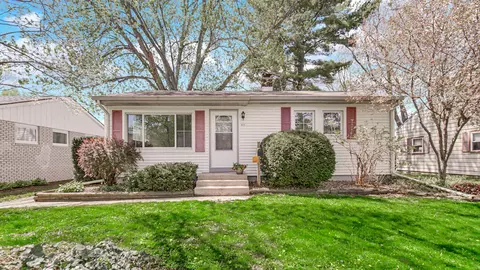 410 S 12th St, Chesterton, IN 46304