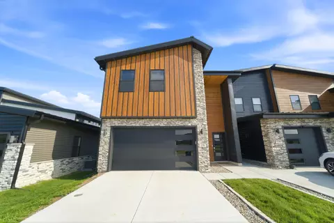 278 Sawgrass Dr, Crown Point, IN 46307