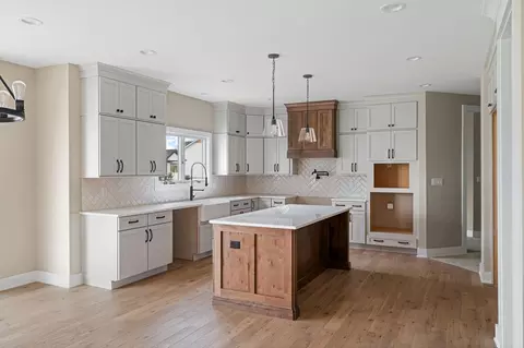 Kitchen - 9430 Iris Dr, Saint John, IN 46373 photo 4 of 5