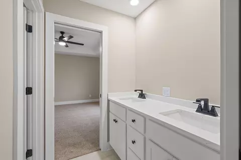 Bath - 9430 Iris Dr, Saint John, IN 46373 photo 4 of 9