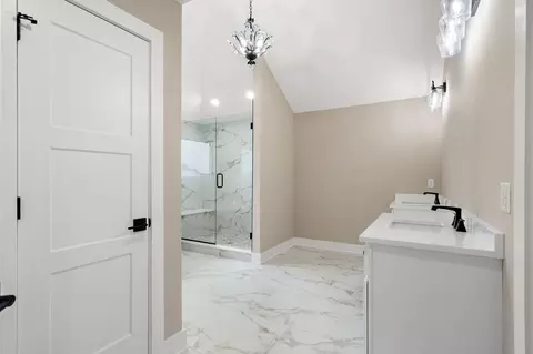 Bath - 9430 Iris Dr, Saint John, IN 46373 photo 5 of 9