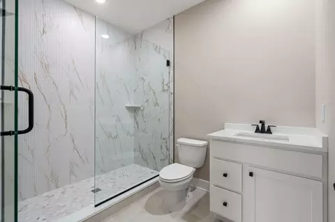Bath - 9430 Iris Dr, Saint John, IN 46373 photo 1 of 9