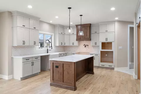 Kitchen - 9430 Iris Dr, Saint John, IN 46373 photo 1 of 5