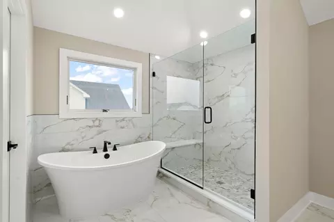 Bath - 9430 Iris Dr, Saint John, IN 46373 photo 7 of 9