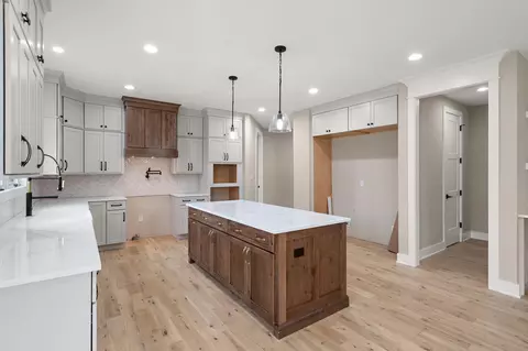 Kitchen - 9430 Iris Dr, Saint John, IN 46373 photo 3 of 5