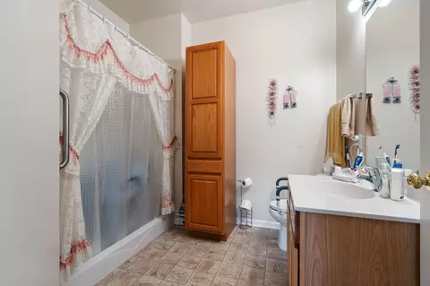 Bath - 7619 E 112th Ave, Crown Point, IN 46307 photo 2 of 2