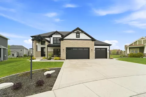 825 Schilling Dr, Crown Point, IN 46307