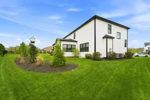 Exterior - 825 Schilling Dr, Crown Point, IN 46307 photo 4 of 6