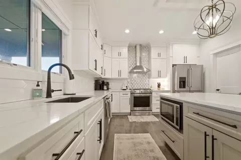Kitchen - 825 Schilling Dr, Crown Point, IN 46307 photo 3 of 5