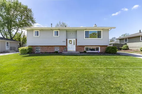 1644 Michael Dr, Schererville, IN 46375