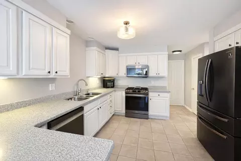 Kitchen - 1717 Apple Blossom Dr #3, Munster, IN 46321 photo 2 of 4
